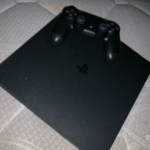 Black PS4